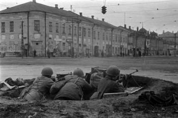 Сборник хроники и документальных фильмов про вторую оборону Севастополя
